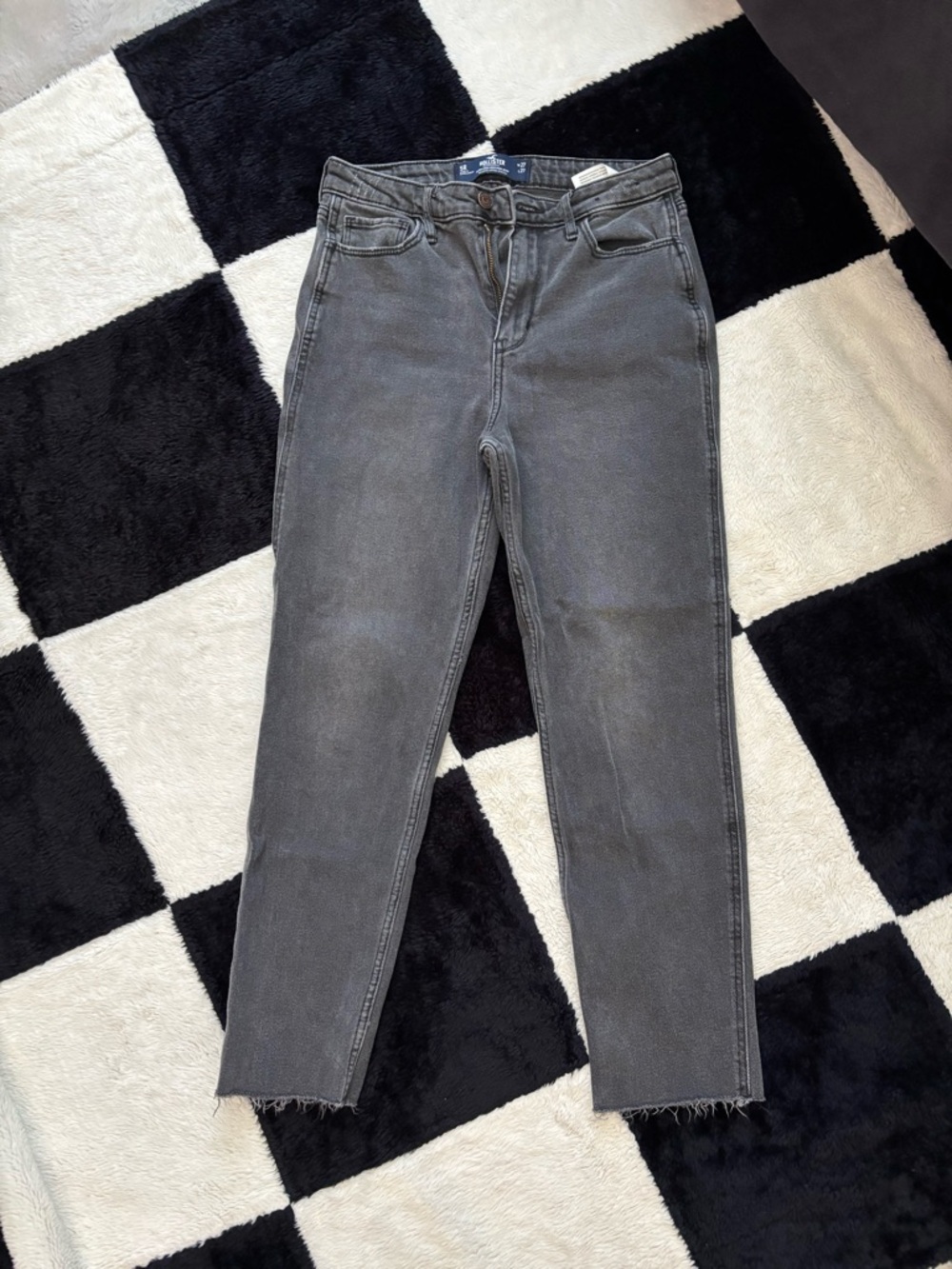 Hollister Women's Cropped Straight Jeans black/grayish